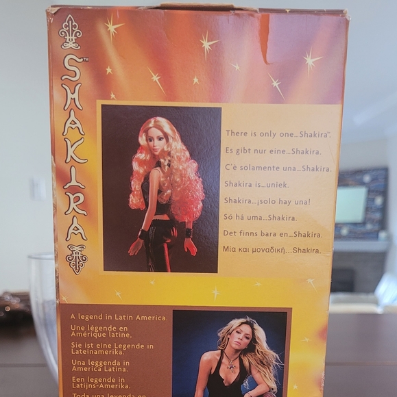 Latin Music Star Shakira Barbie Doll by Mattel New In Package (2002) Vintage - Picture 9 of 12